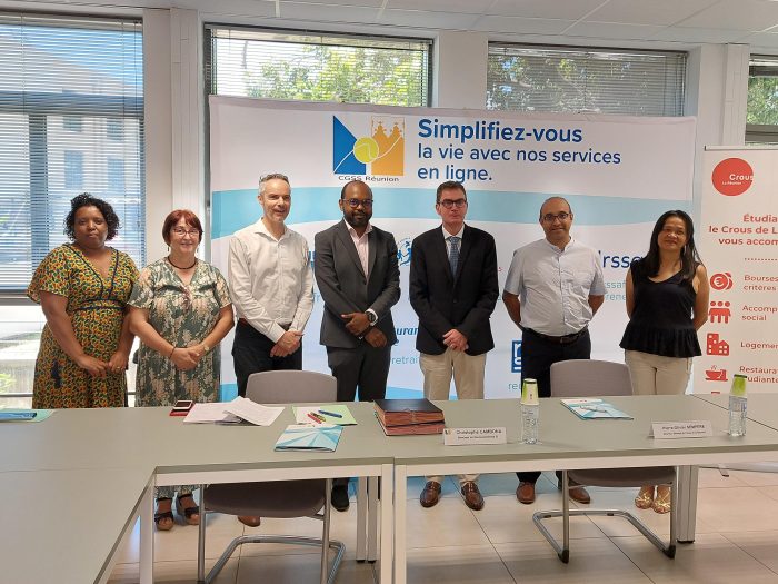 CROUS - CGSS, s'engagent ensemble pour les étudiants 1 Les personnels du Crous de La Réunion et de Mayotte accompagnés de l'équipe de la CGSS Réunion.